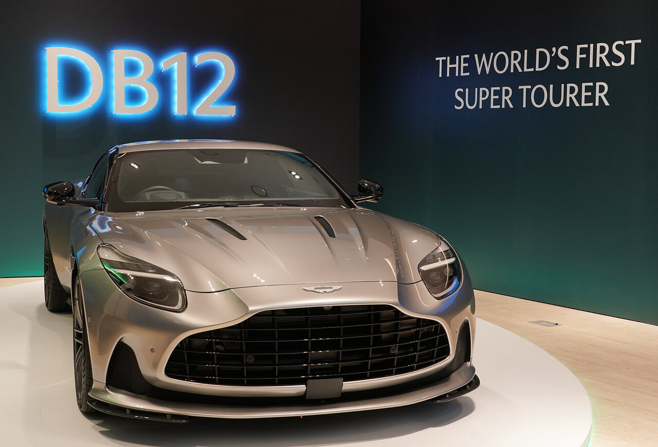 애스턴마틴, 세계 최초 슈퍼투어러 `DB12` 국내 공개
