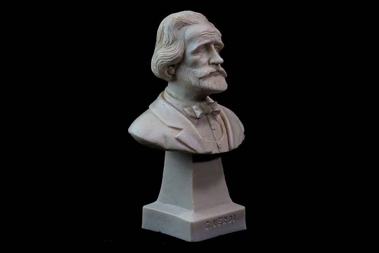 오페라 작곡가 베르디 흉상