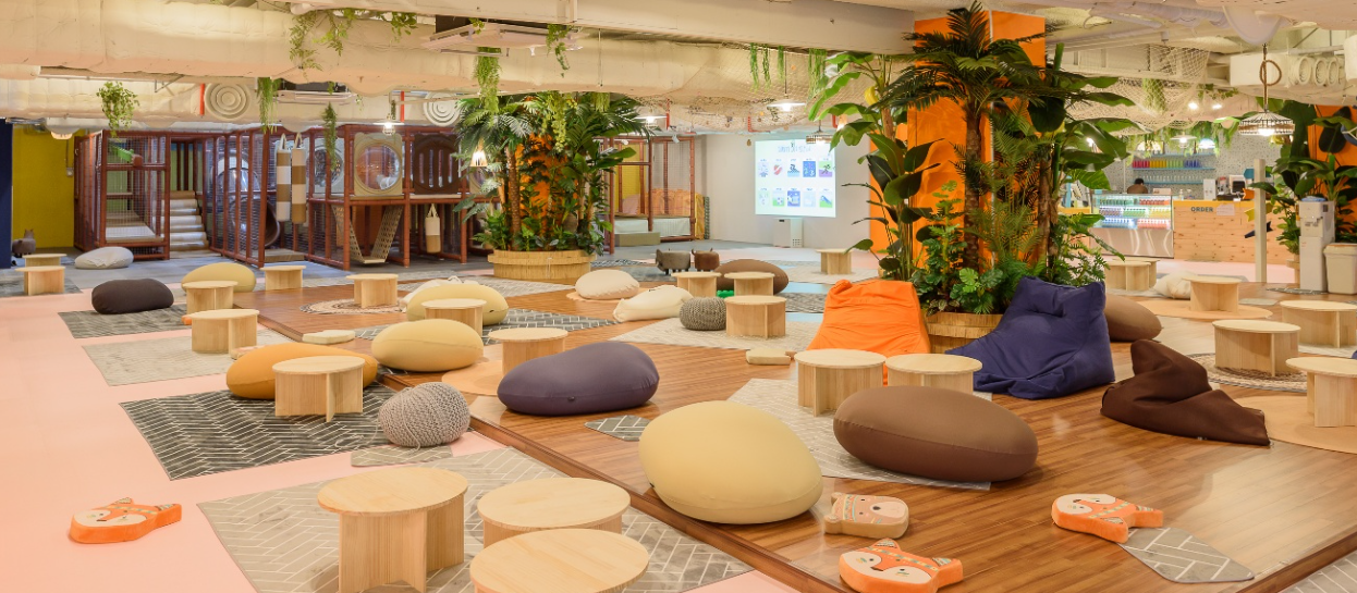 쥬라리움-청라점-실내-이야기-공간-설명하는-사진