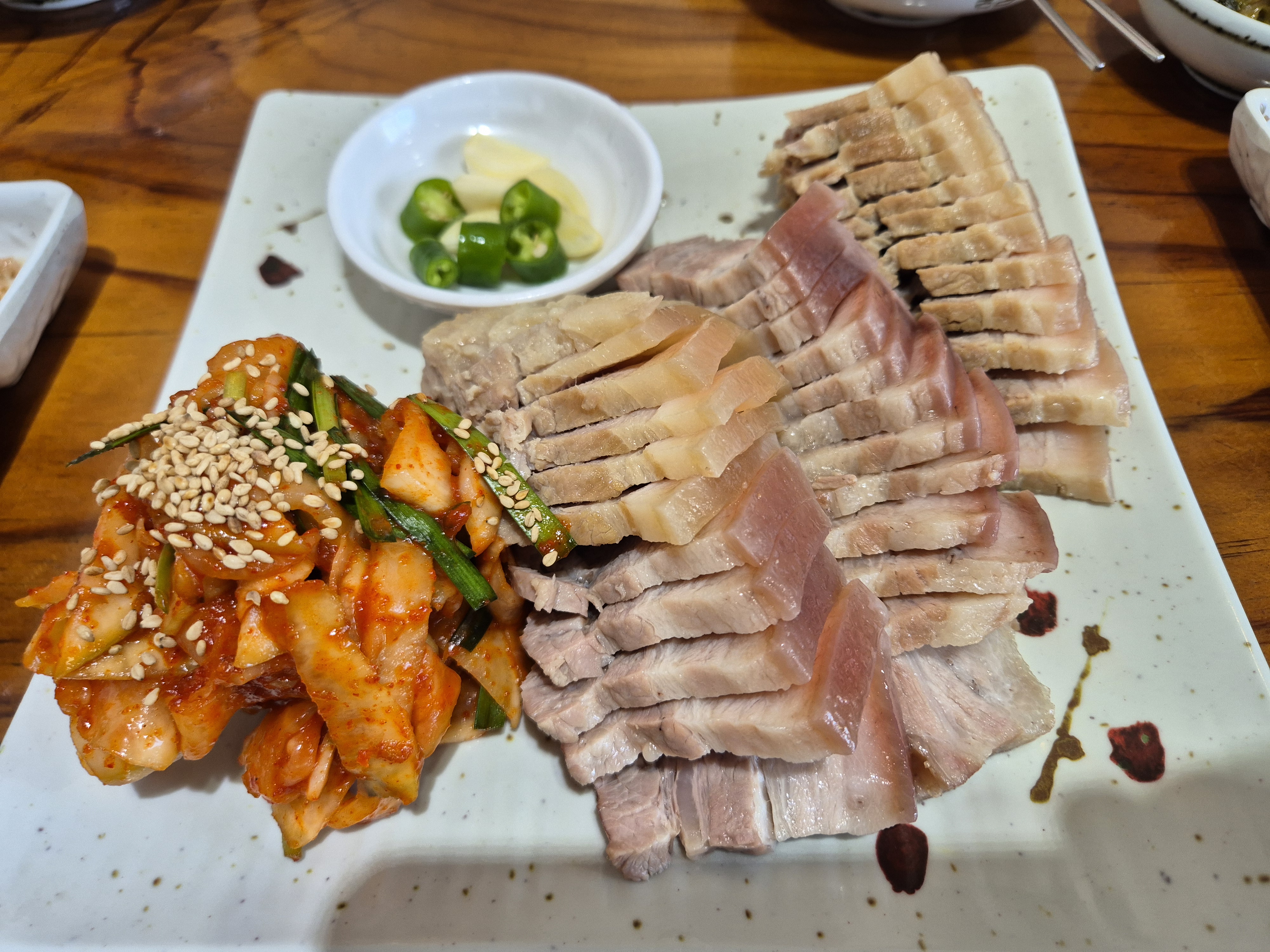 편육 한접시