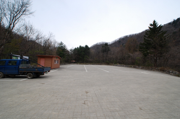 동피골 주차장