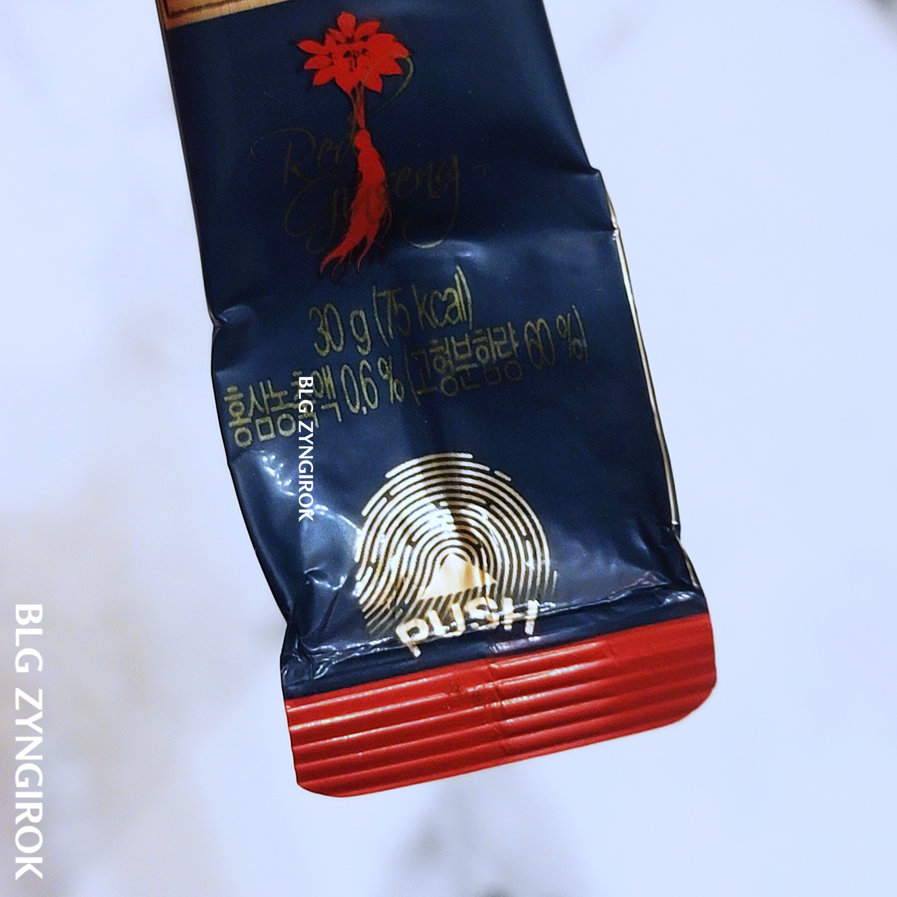 홍삼양갱-스틱-하단에-지문모양으로-누르는-곳을-표시해-둔-모습이다.