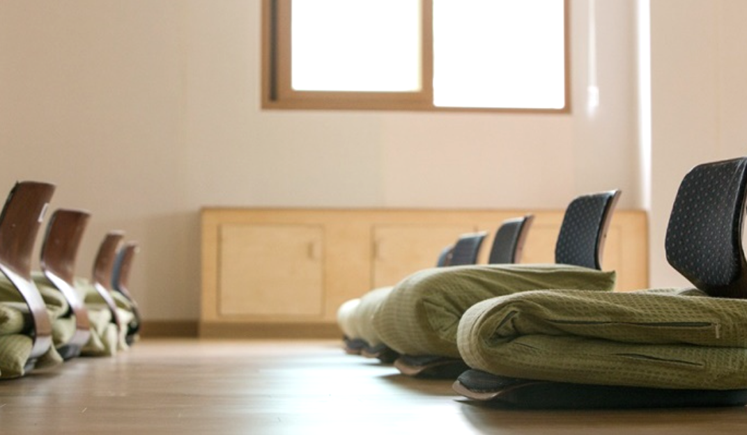 마음수련 메인센터 깔끔한 명상실