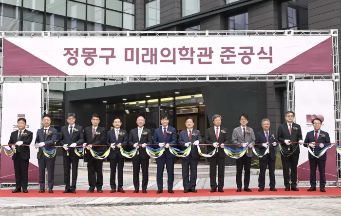 정몽구 사재 100억 출연 국내 첫 민간 백신개발센터 미래의학관 개소