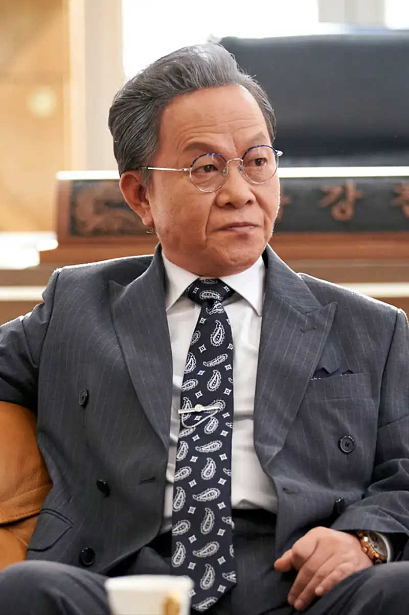 드라마 보물섬에서 차강천 역을 맡은 우현
