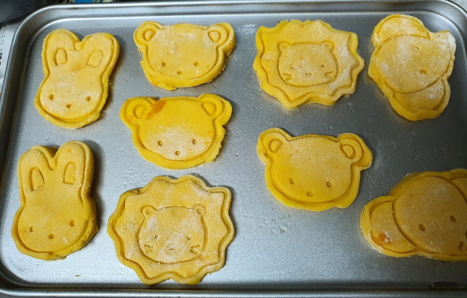 오븐팬과 쿠키반죽