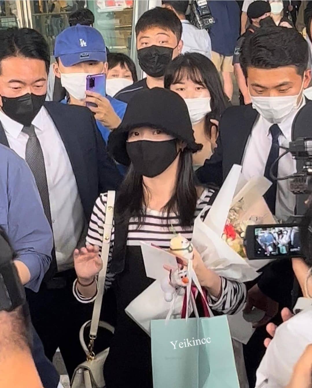 아이유 입국
