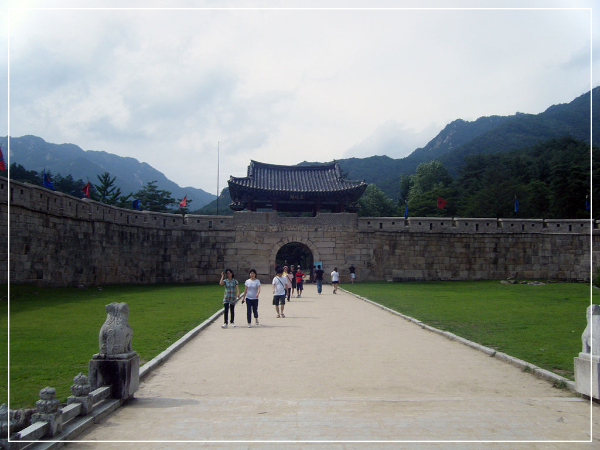 문경새재도립공원 제1관문 이미지 / 출처: 위키백과 By 본인(本人) - 자작, CC BY-SA 3.0