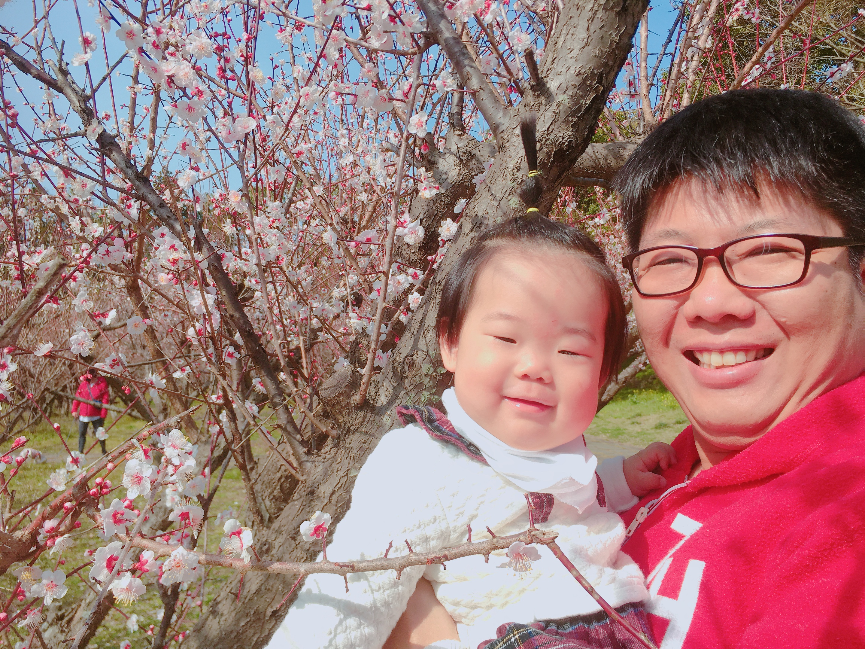 2020년 걸매생태공원 매화 앞에서 지아와 함께