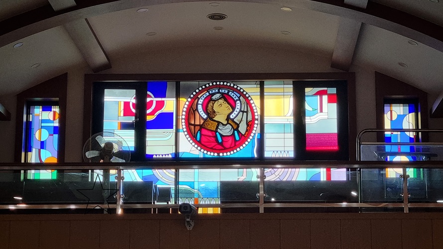 부산 사직성당 유리화 사진