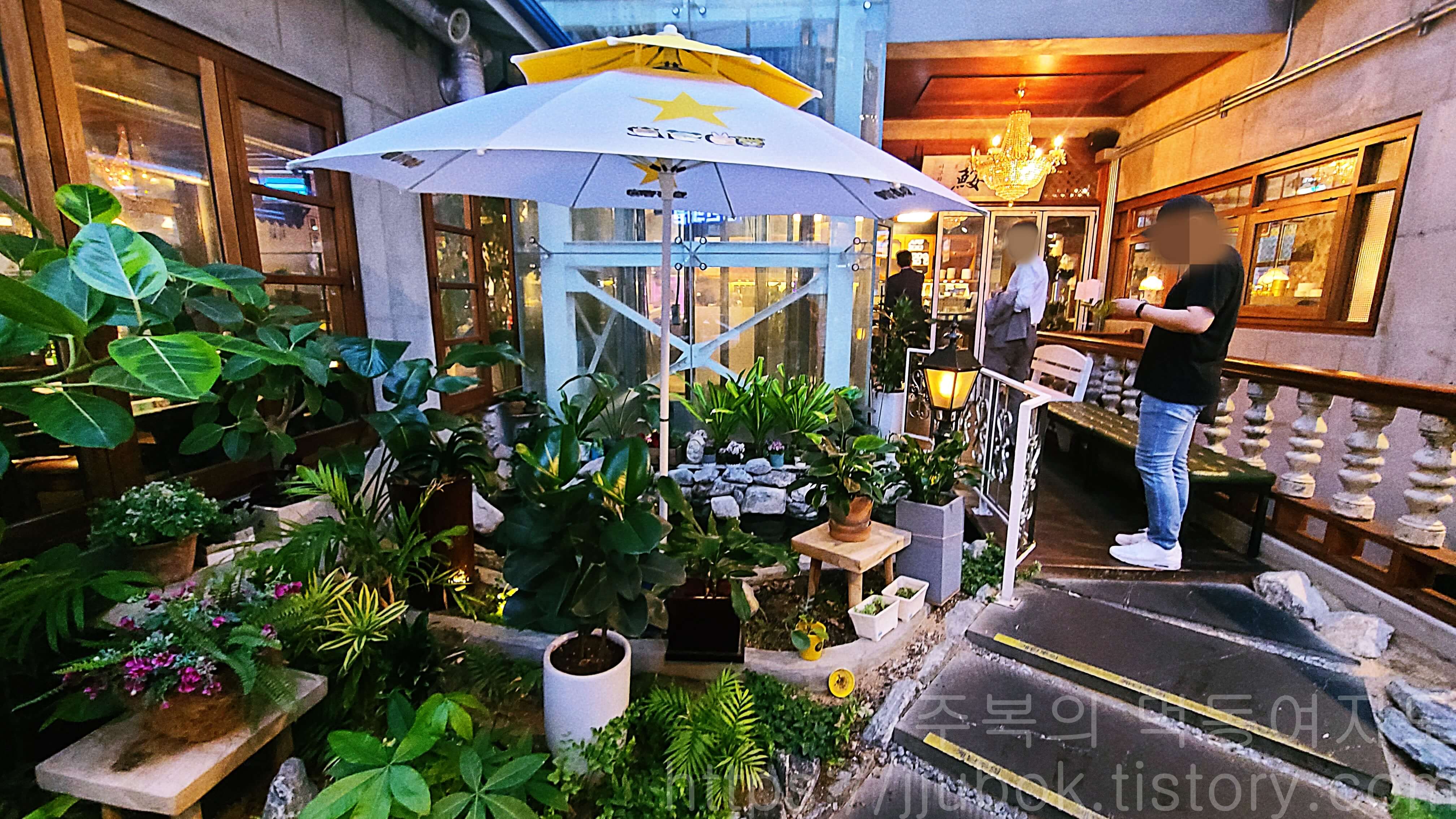 물꽁오리-입구-인테리어