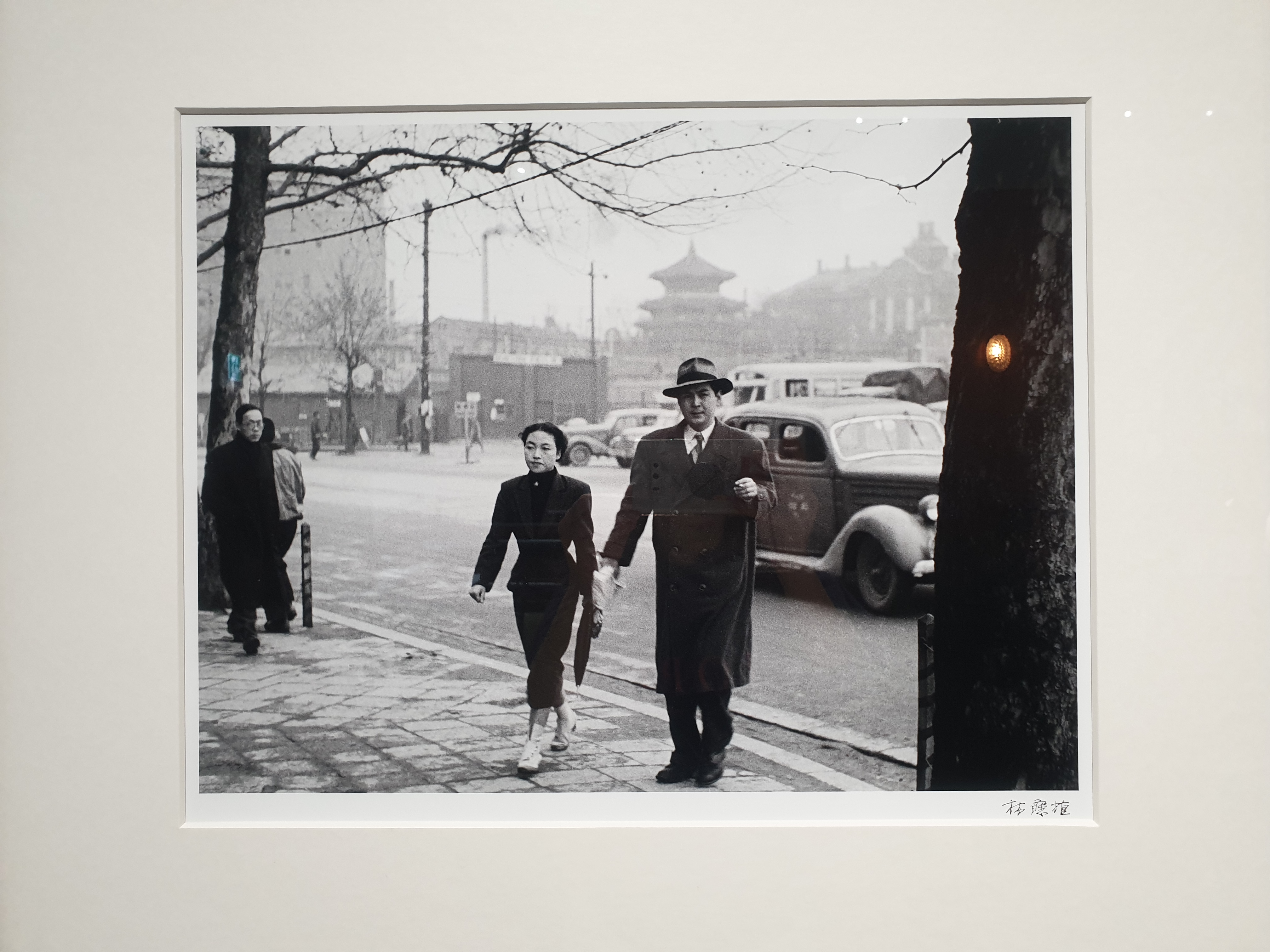 신세계본점 더헤리티지 뮤지엄 명동 사진 전시중에 옛날 데이트하는 연인 사진