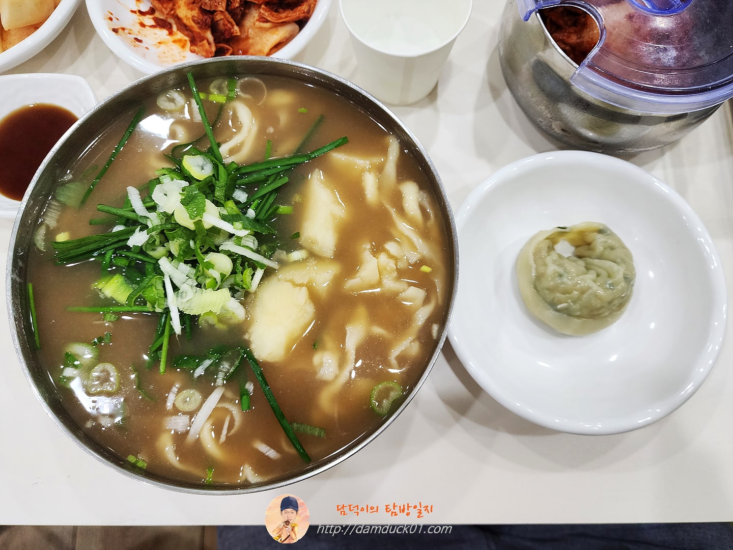 칼국수, 고기만두