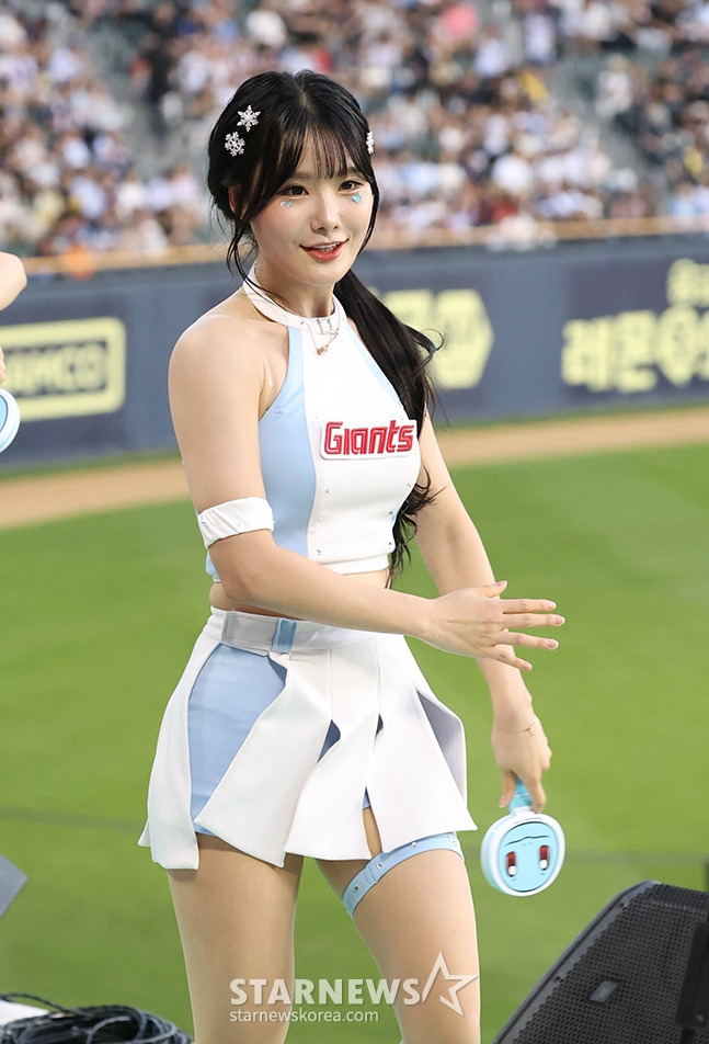 최홍라 치어리더 롯데 2025 공연