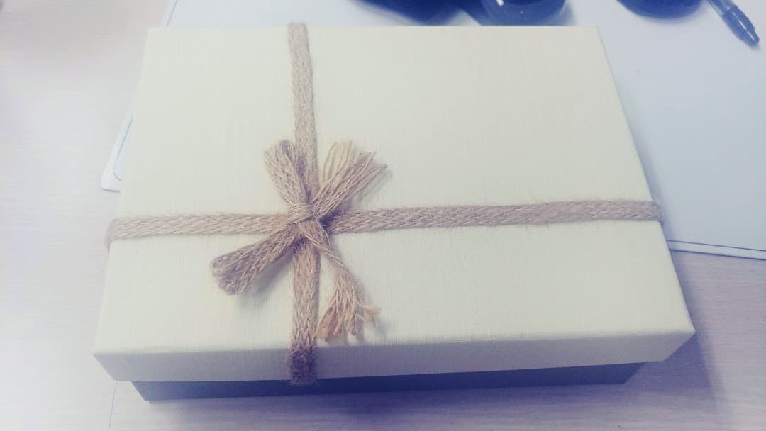 상자에 포장되어 있는 선물