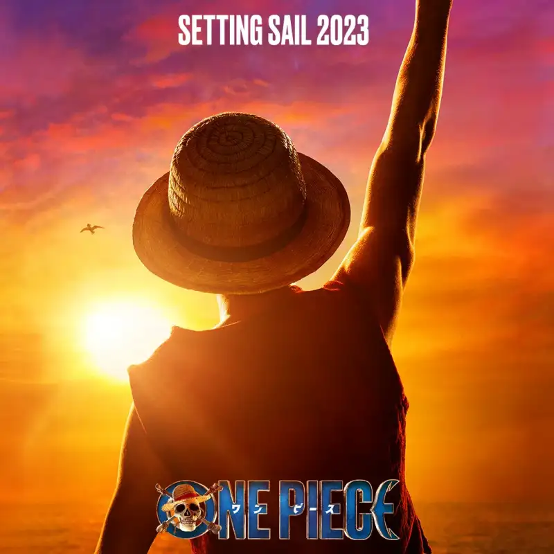 떠오르는 태양을 배경으로 밀짚모자를 쓴 루피가 한 팔을 올리는 넷플릭스 원피스 포스터