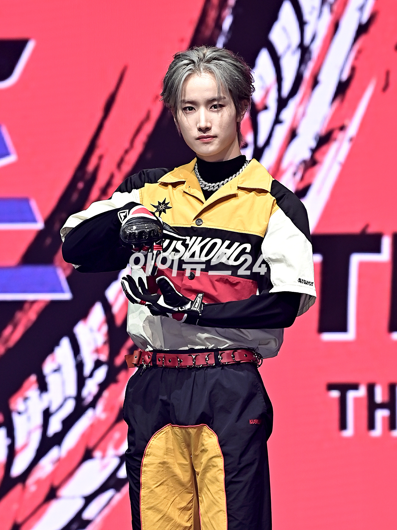 그룹 템페스트(TEMPEST) 혁이 20일 오후 서울 목동 로운아트홀에서 열린 첫 번째 싱글 앨범 '폭풍 속으로' 쇼케이스에서 포토타임을 갖고 있다. [사진=곽영래 기자]