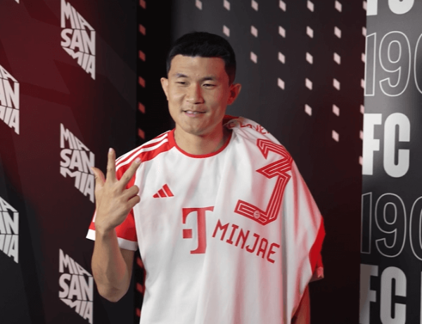 뮌헨 홈페이지 김민재 관련 사진입니다.