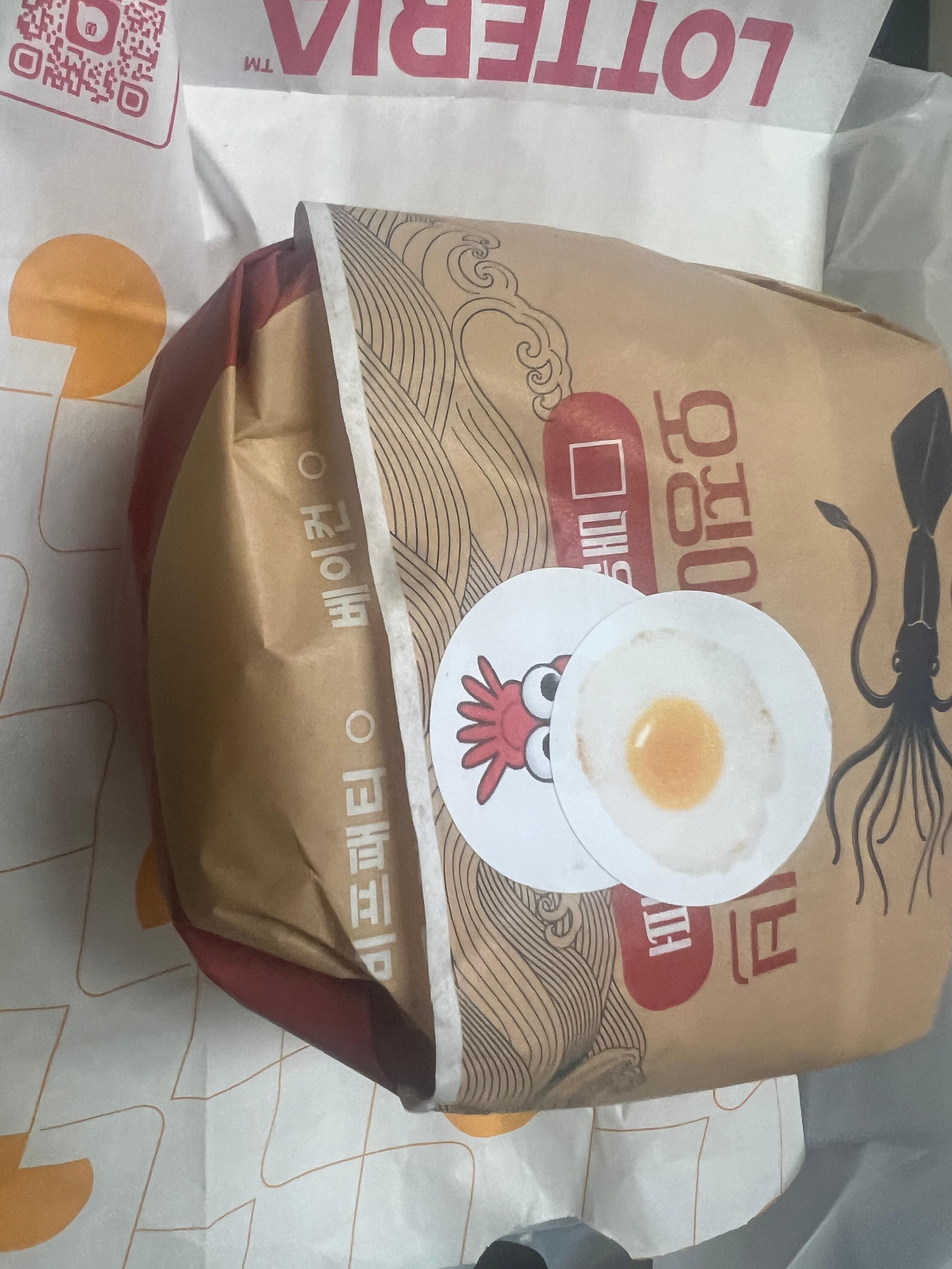 롯데리아 오징어 얼라이브 포장된 이미지