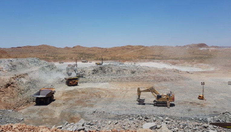 백색황금으로 불리우는 리튬광산의 전경