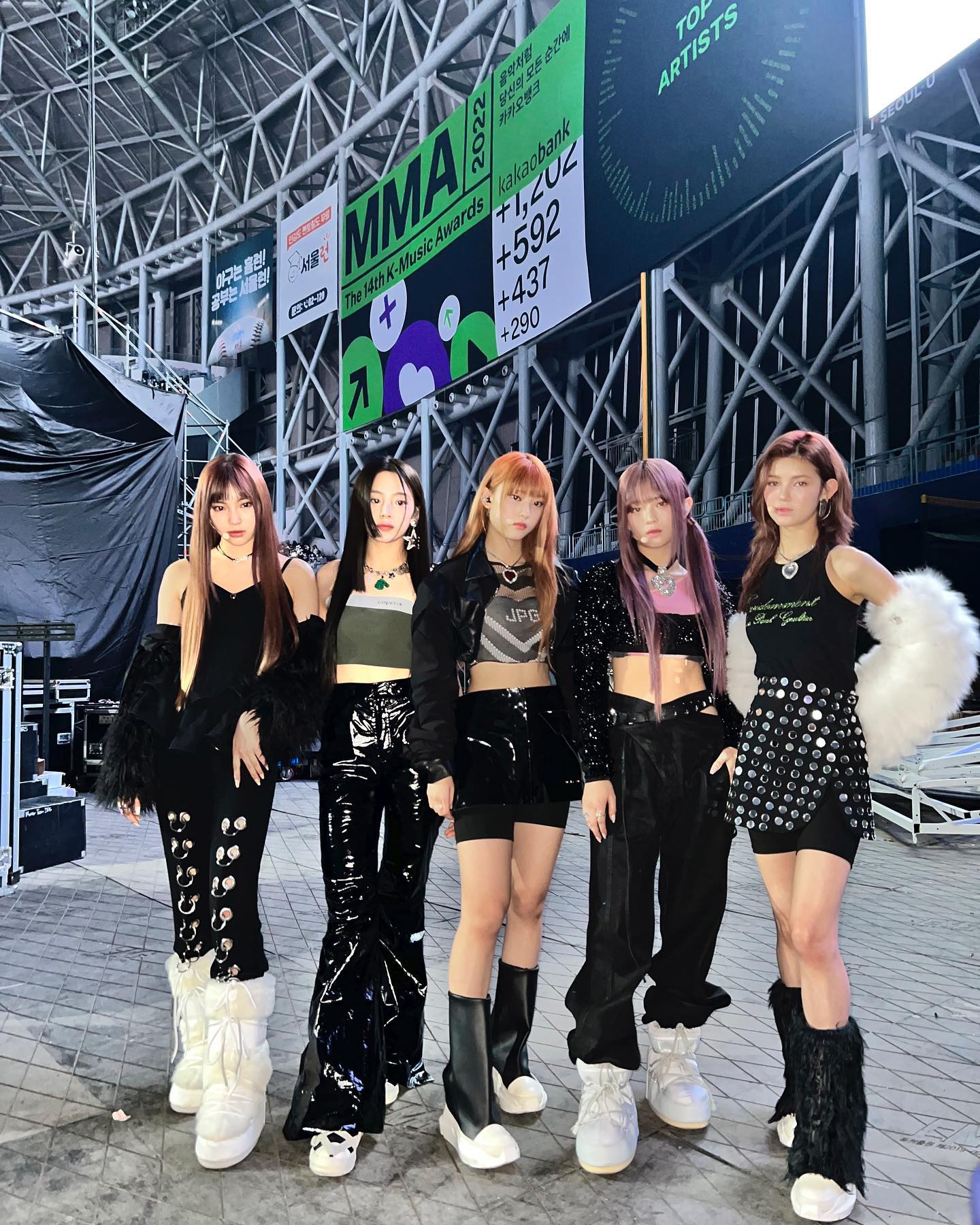 뉴진스 공연장 단체사진