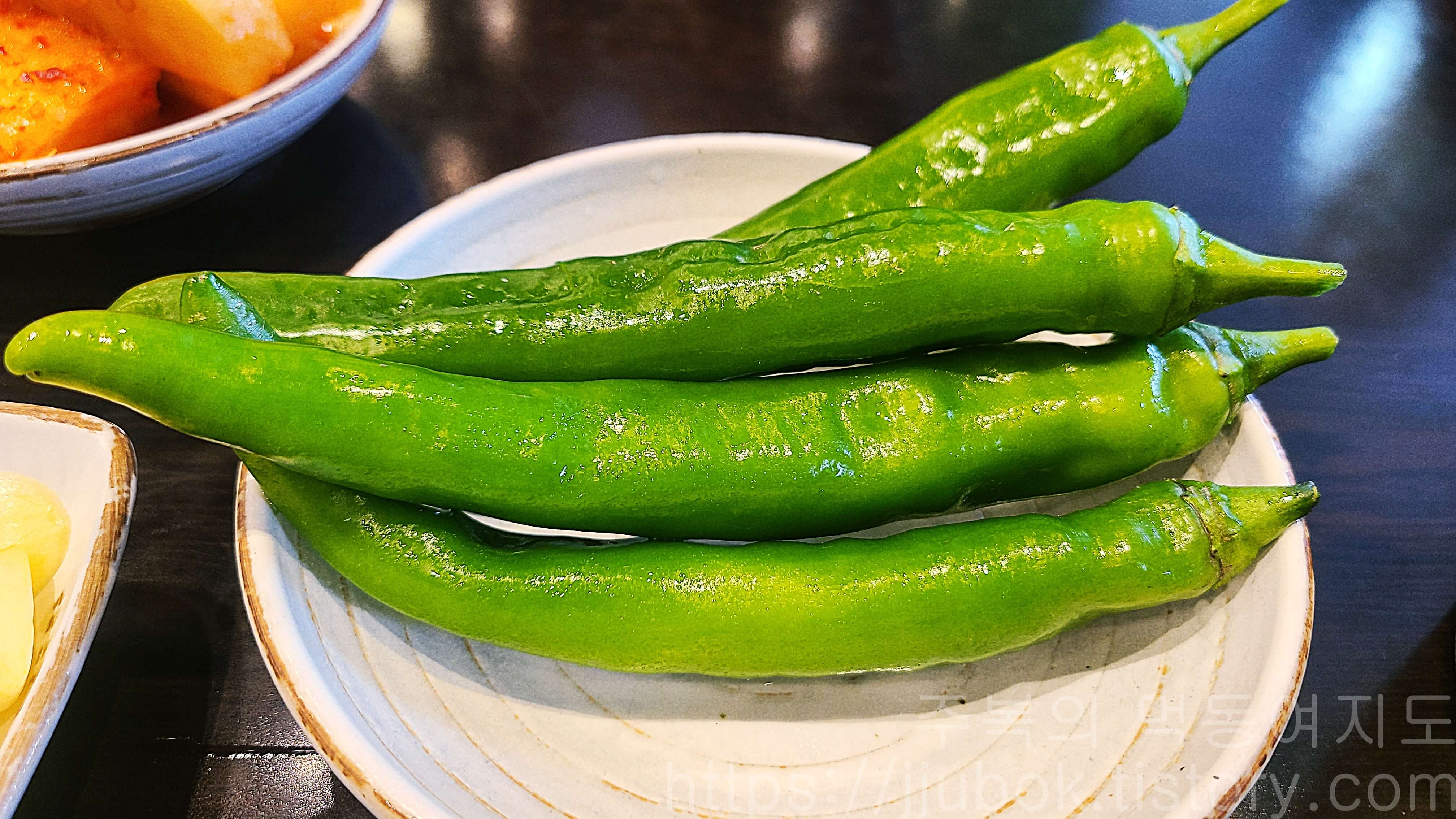 경복궁삼계탕-밑반찬-고추