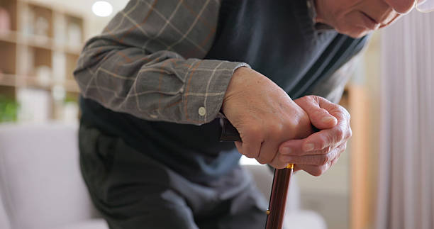 한쪽 팔다리 마비 및 감각 이상