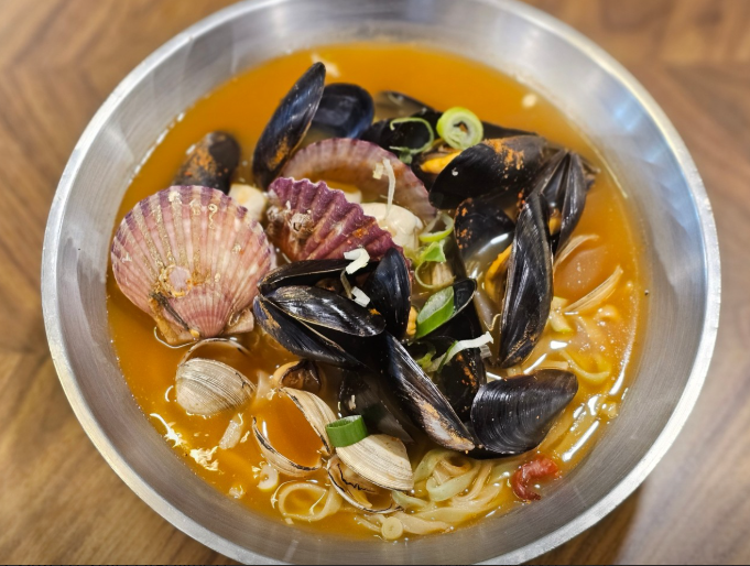 오늘N 오늘은국수먹는날 부산 김가네 삼색칼국수 정보 산더미해물칼국수 물총칼국수 육전메밀