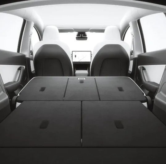 모델 Y 뒷좌석 구조