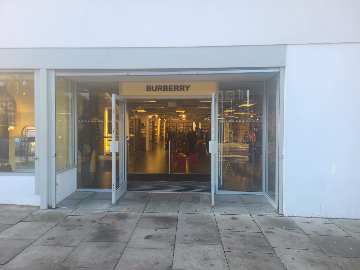 영국 런던 버버리 팩토리 아울렛 (Hackney) 입구