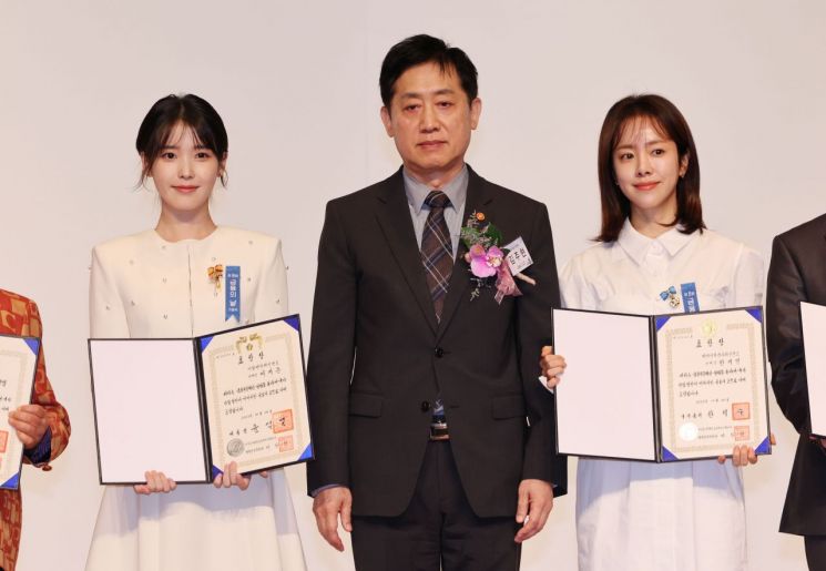 아이유-한지민