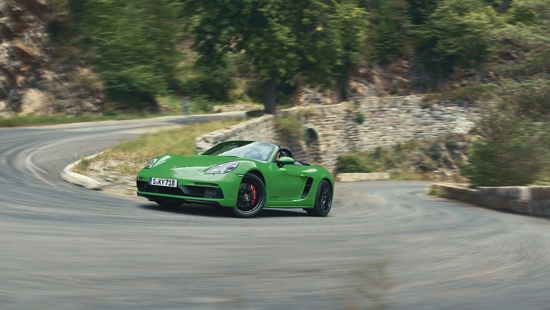 와인딩하는 포르쉐 박스터