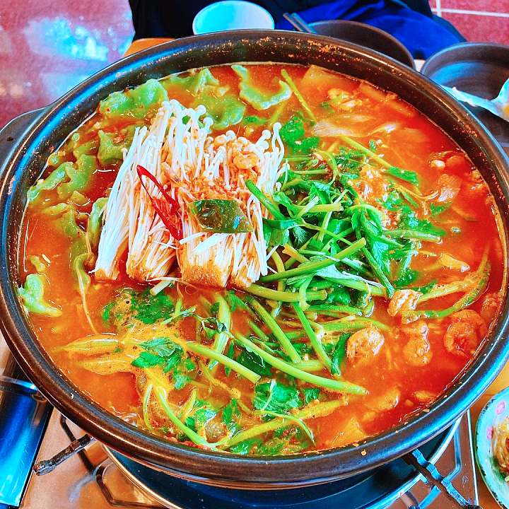 고양 행주산성 가게 메기 매운탕 힘이 솟는 한 그릇 30년 전통 노포 유림가든 맛집 추천