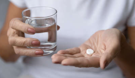 아스피린, 두통 완화만 해주는 건 아니에요! 놀라운 효능과 부작용