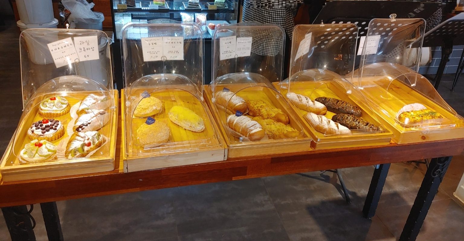 파우제앤숨 식물원 빵