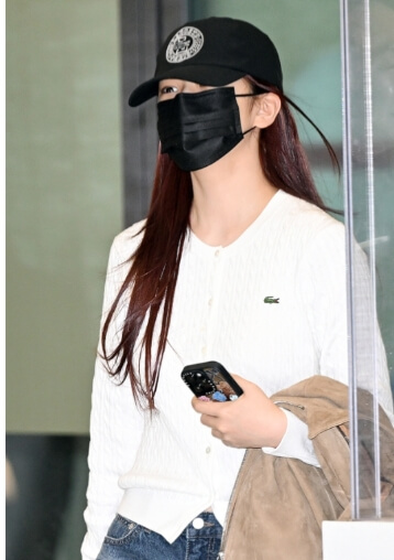 안유진 공항패션 논란