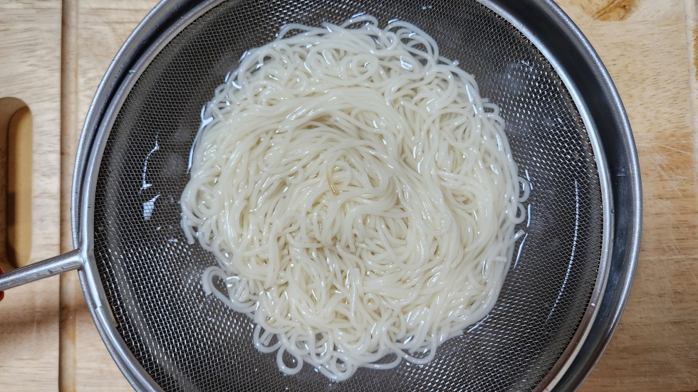 여름 추방을 기원하는 주말 초간단 매콤새콤 비빔국수 쉬운 레시피 - undefined - undefined - 양념장만 만들면 90% 끝. 여름 추방을 기원하는 주말 초간단 매콤새콤 비빔국수 쉬운 레시피 - undefined - undefined - 양념장만 만들면 90% 끝.