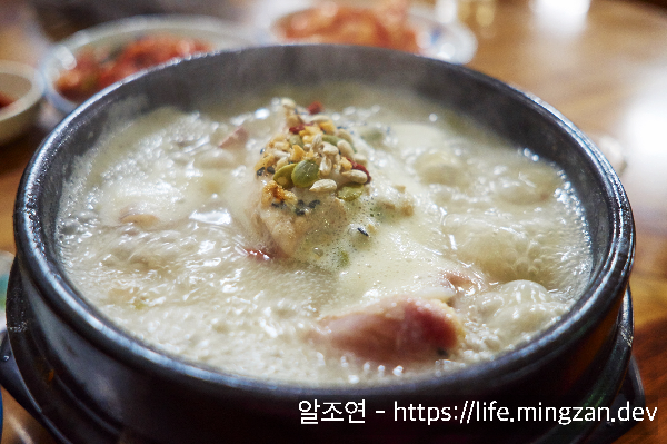 삼복이면 원기회복을 위해 꼭 챙겨먹는 삼계탕
