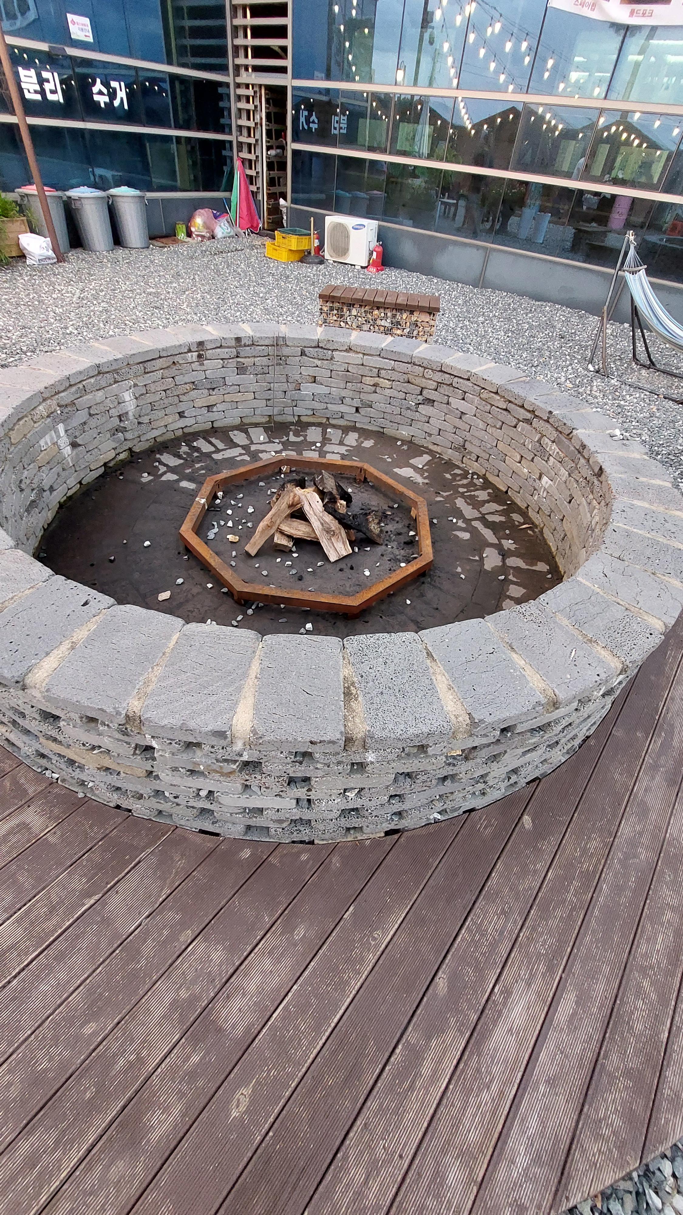 찰스바베큐 마당 불멍 자리