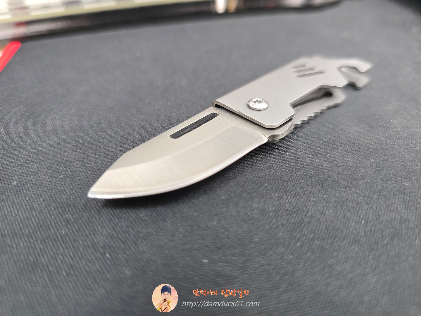 미니 접는 칼 스테인리스 스틸 상자 오프닝 칼 D2 강철 대포 휴대용 날카로운 접는 칼 키 교수형 체인