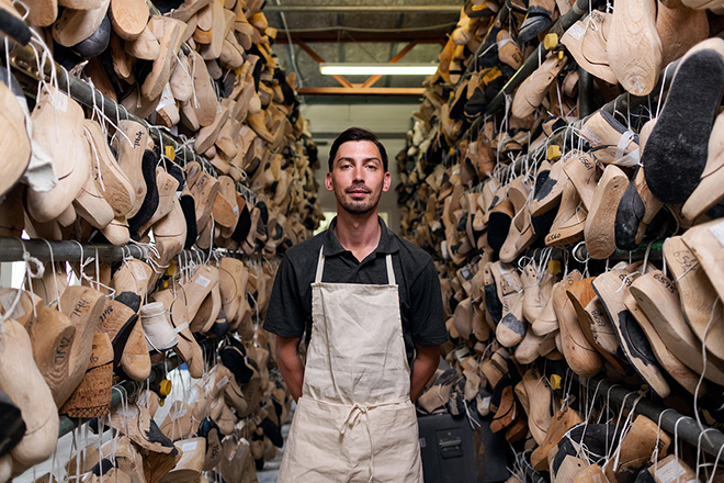 AI 웨어러블 디바이스로 진화하여 발 건강과 올바른 보행을 돕는 스마트 슈즈