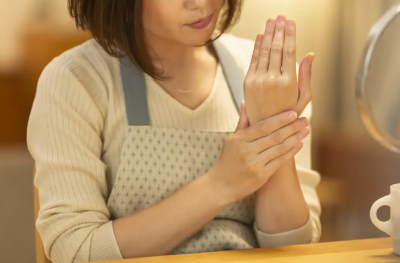 손이 저린 여성