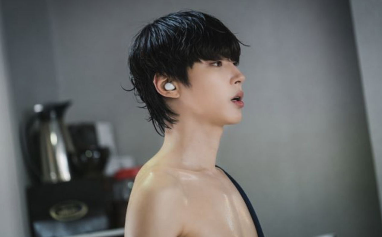 황인엽 상반신 노출