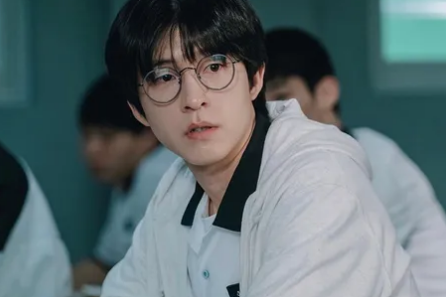 약한영웅-오범석-홍경