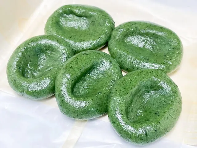 쑥의 영양소 포함된 쑥떡