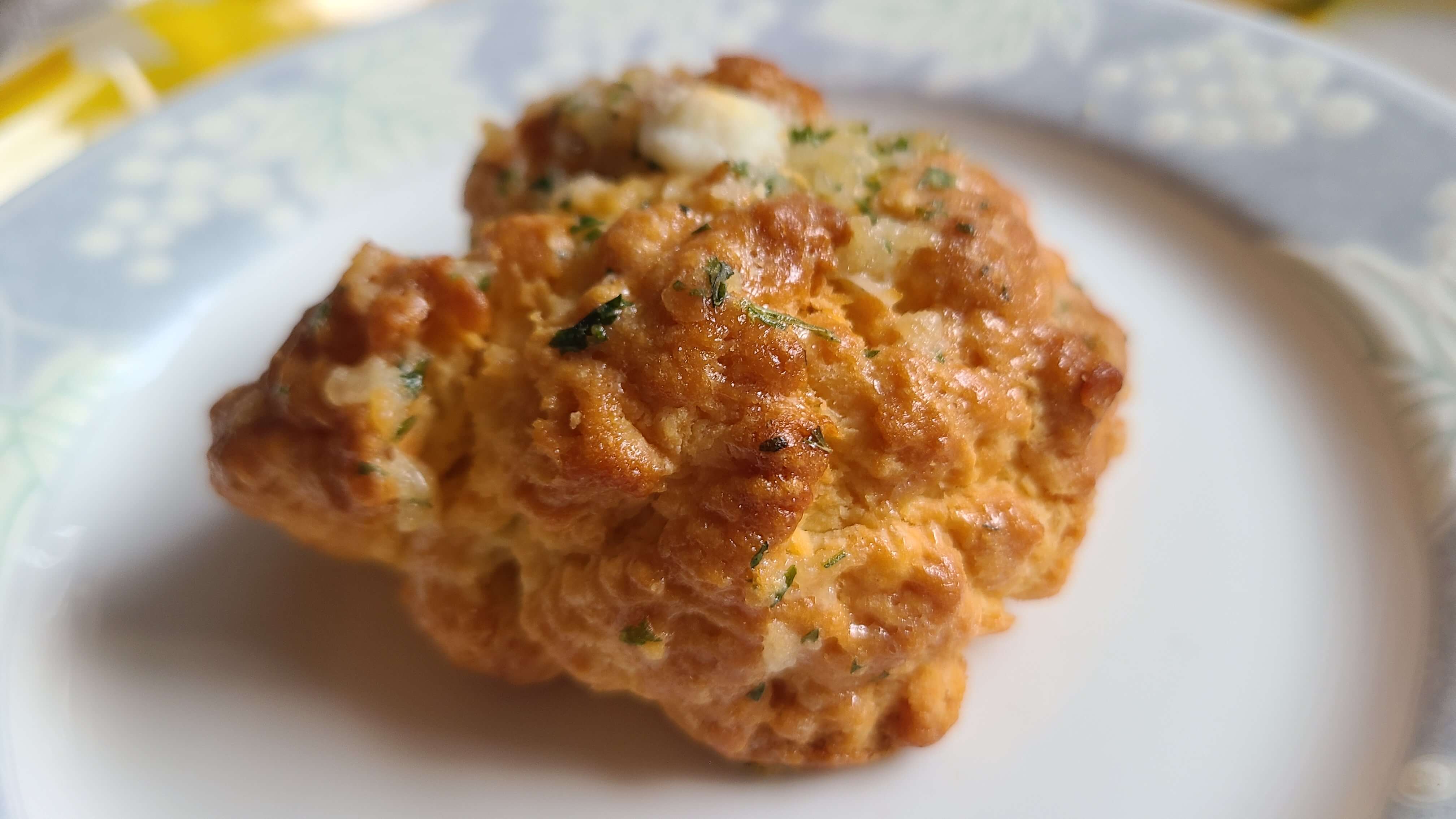 감동을-주는-사람들-육쪽-마늘-스콘