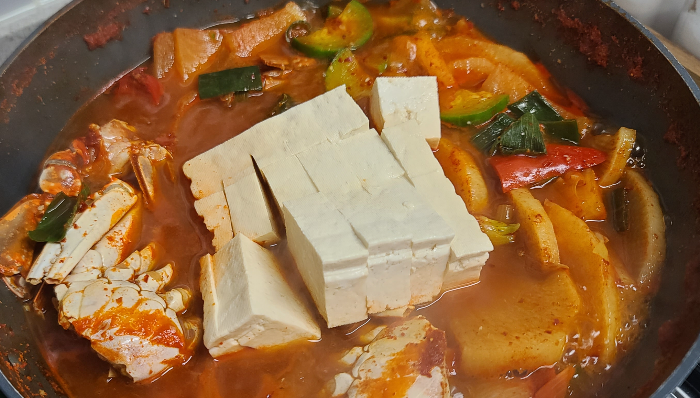 셰프애찬 태안 신진도 꽃게탕 밀키트 깔끔한포장 다양한채소 특별양념소스 청양고추 찌개두부 특급만능소스