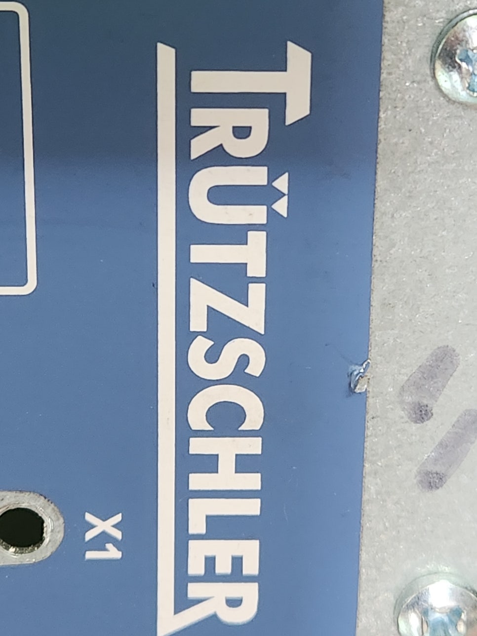 독일 Trützschler(트뤼츠슐러) 서보드라이버 TRUTZSCHLER SM10 ✅ 서보드라이버 분해 및 열화 부품 교체
✅ 제어보드 리페어 및 냉납 리볼링 작업
✅ 통신 단자부 클리닝 및 리플로우 작업
✅ 파워라인 정류 회로 점검 및 보호소자 보강
✅ 전체 부품 점검 후 테스트 운전 진행
수리 과정 by 메트영남