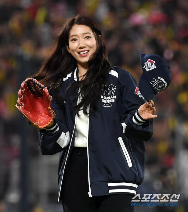 2024 한국시리즈 5차전 시구 랜디신혜
