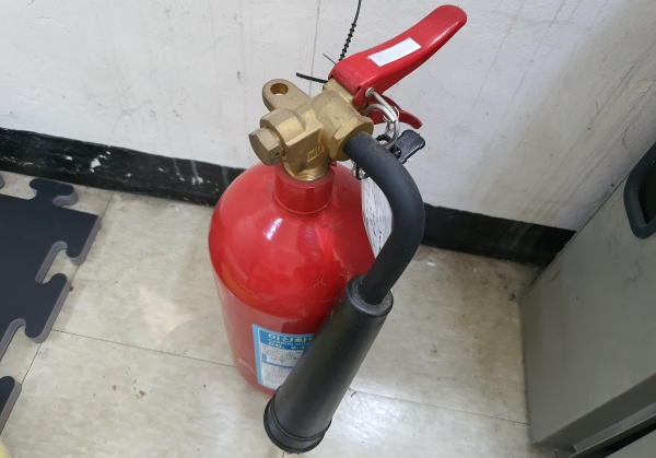 이산화탄소-소화기-상부모습